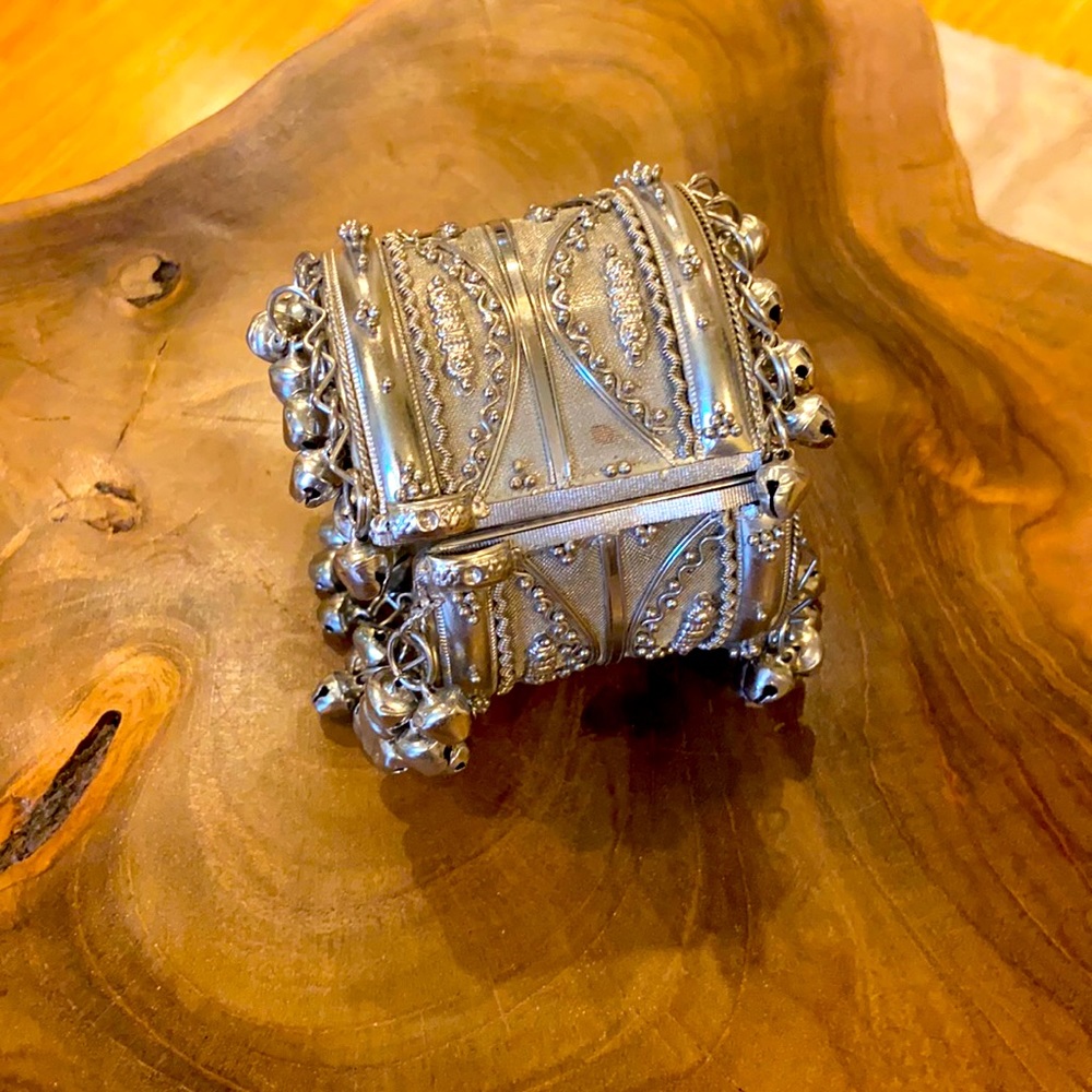 VINTAGE BOHEMIAN CUFF JINGLE BRACELET